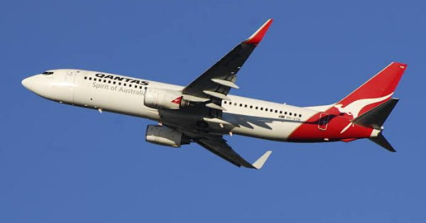 Qantas checking 33 Boeing 737s for cracks